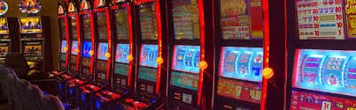 Themed casino-style mobile page on 5 apk with symbolic visual details